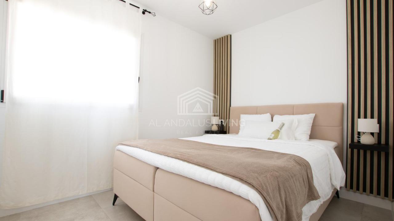 Panoramic Sea Views And Direct Access To The From The Community In Torrenueva *