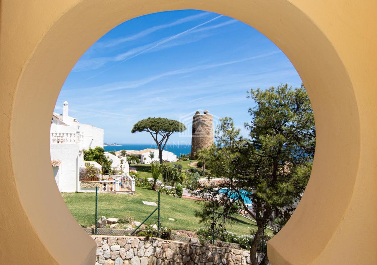 Panoramic Sea Views And Direct Access To The From The Community In Torrenueva *