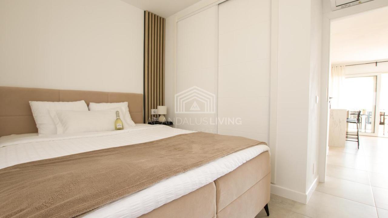 Panoramic Sea Views And Direct Access To The From The Community In Torrenueva